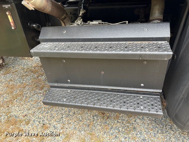 image for item ET8580 2015 Freightliner 108SD dump truck