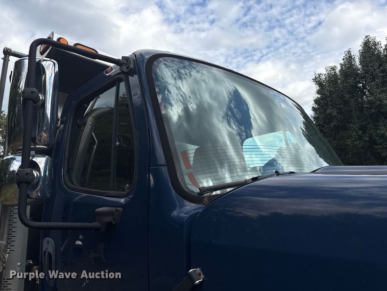 image for item ET8580 2015 Freightliner 108SD dump truck