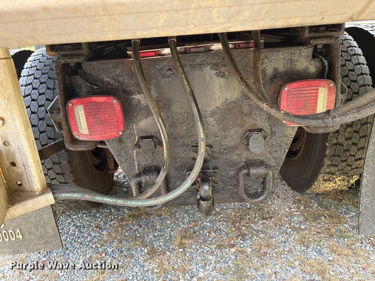 image for item ET8580 2015 Freightliner 108SD dump truck