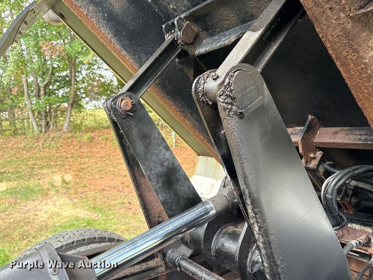 image for item ET8580 2015 Freightliner 108SD dump truck