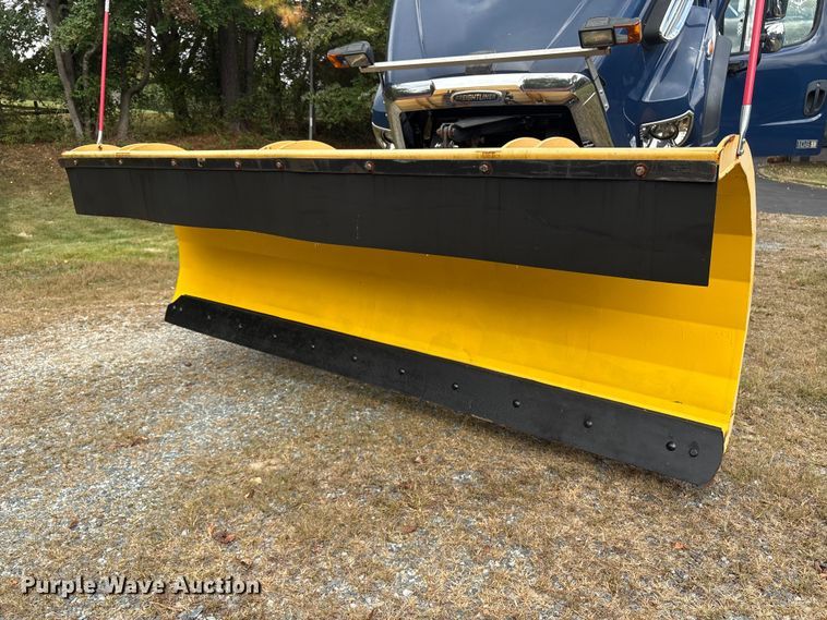 image for item ET8580 2015 Freightliner 108SD dump truck