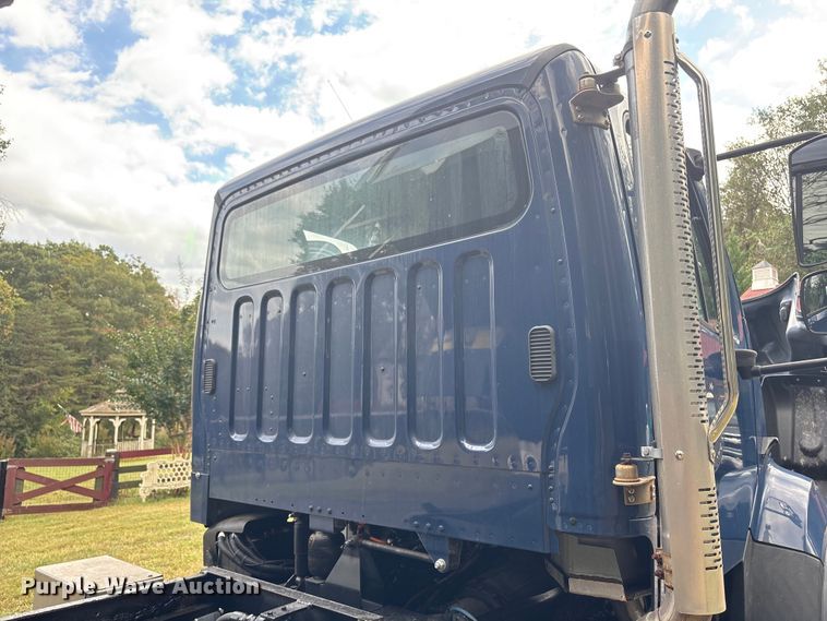 image for item ET8580 2015 Freightliner 108SD dump truck