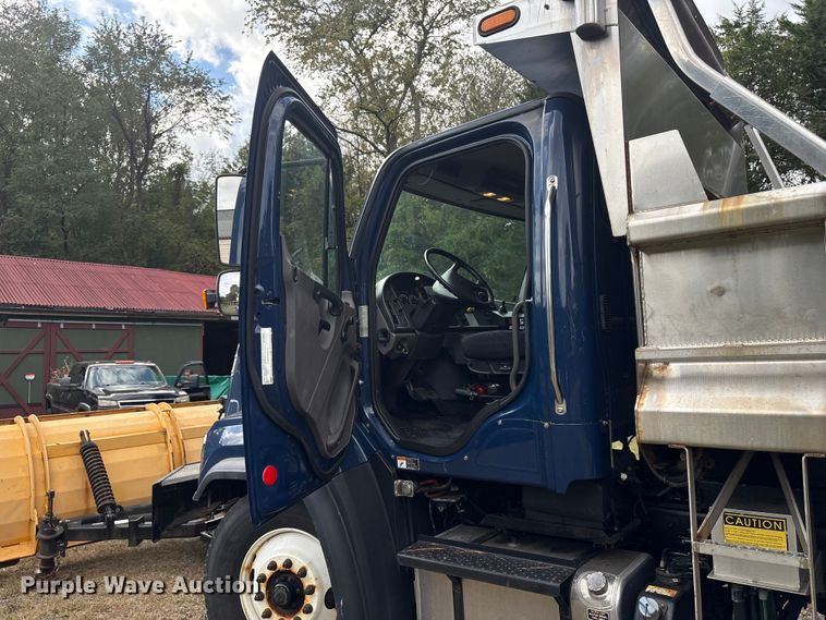 image for item ET8580 2015 Freightliner 108SD dump truck