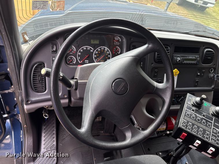 image for item ET8580 2015 Freightliner 108SD dump truck