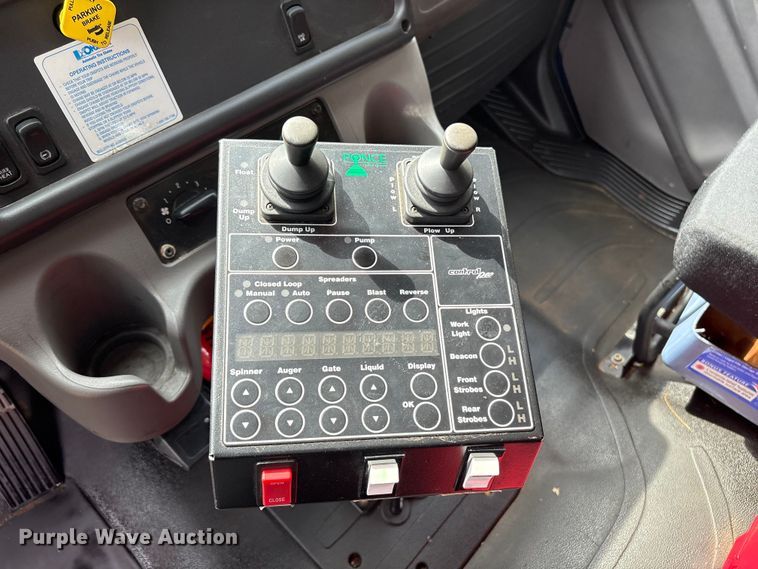 image for item ET8580 2015 Freightliner 108SD dump truck