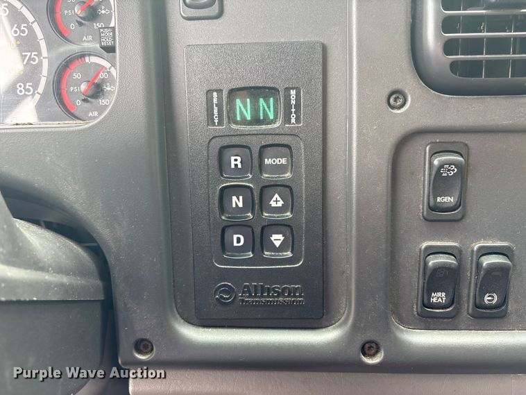 image for item ET8580 2015 Freightliner 108SD dump truck