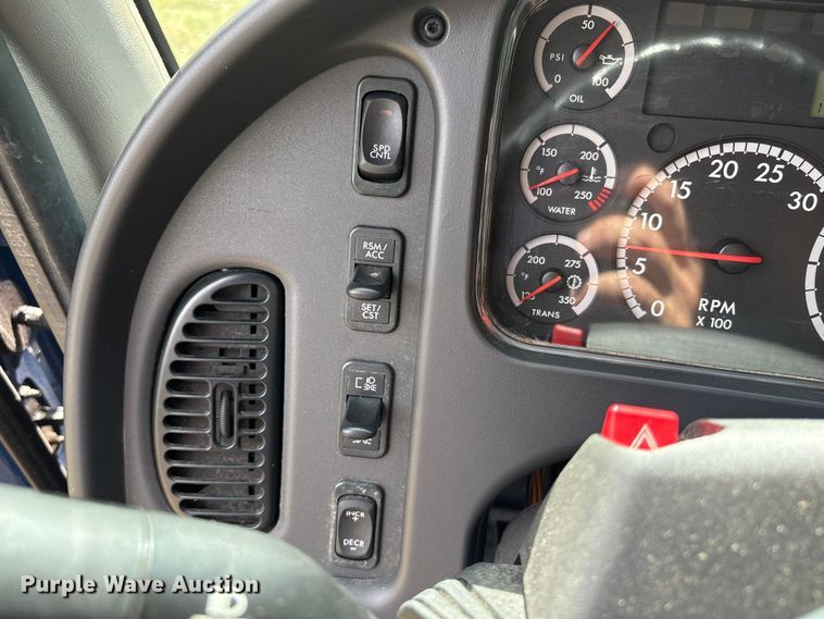 image for item ET8580 2015 Freightliner 108SD dump truck