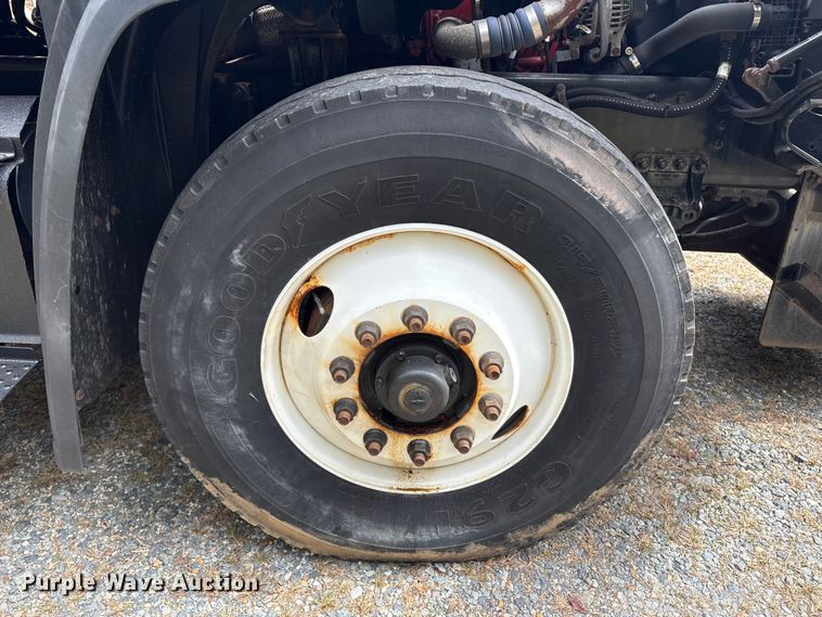 image for item ET8580 2015 Freightliner 108SD dump truck