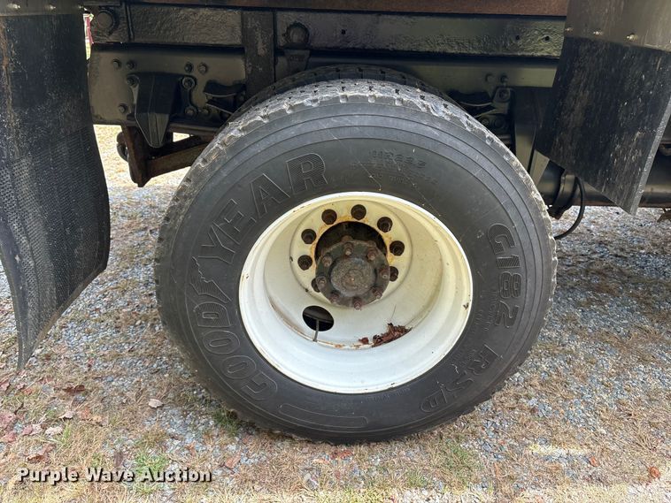 image for item ET8580 2015 Freightliner 108SD dump truck