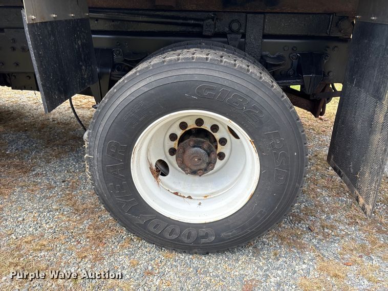 image for item ET8580 2015 Freightliner 108SD dump truck