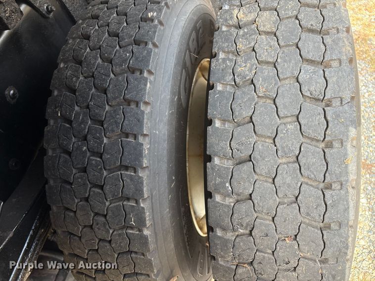 image for item ET8580 2015 Freightliner 108SD dump truck