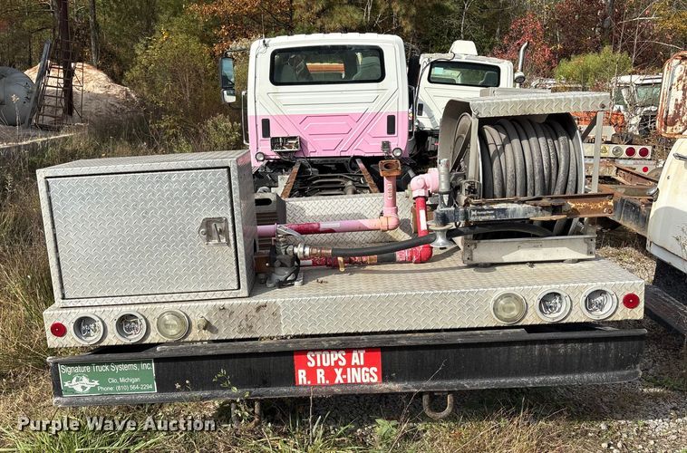 image for item ET8602 2003 International MA025 truck cab and chassis