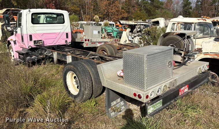 image for item ET8602 2003 International MA025 truck cab and chassis