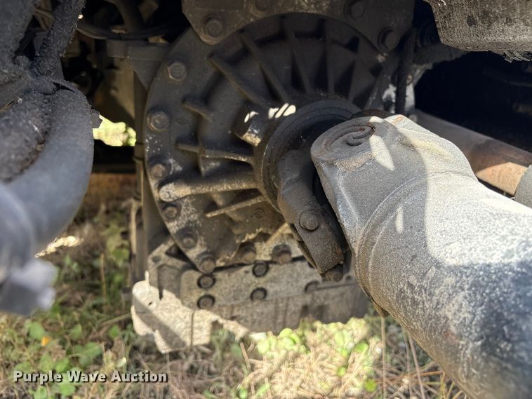 image for item ET8602 2003 International MA025 truck cab and chassis