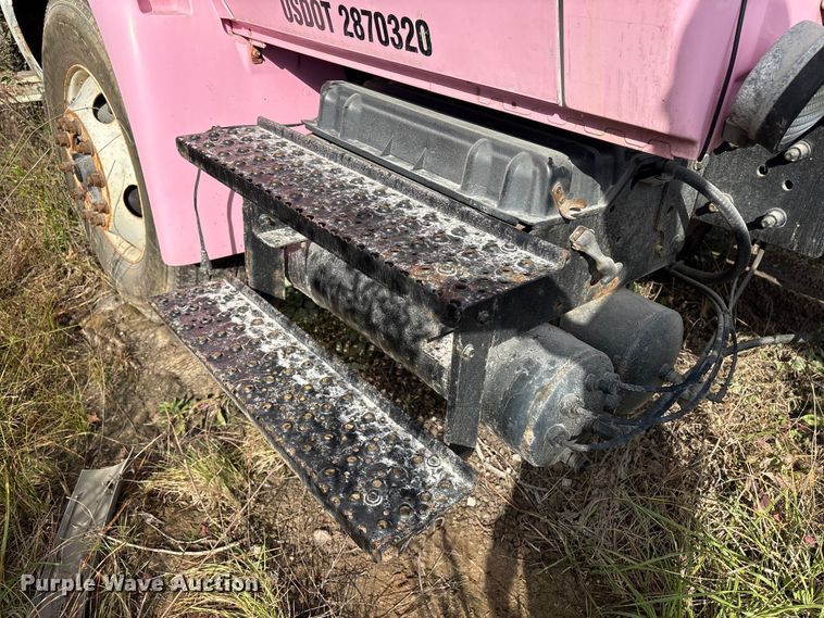 image for item ET8602 2003 International MA025 truck cab and chassis