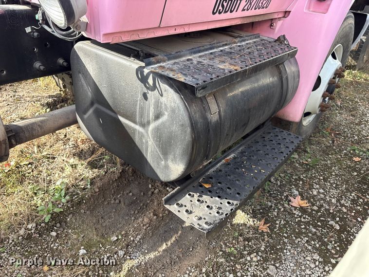 image for item ET8602 2003 International MA025 truck cab and chassis