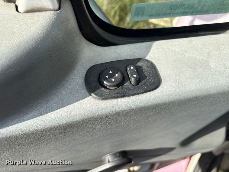 image for item ET8602 2003 International MA025 truck cab and chassis