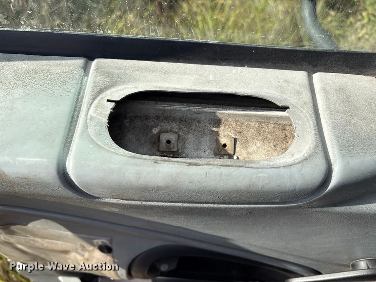 image for item ET8602 2003 International MA025 truck cab and chassis