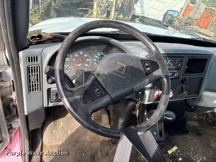 image for item ET8602 2003 International MA025 truck cab and chassis