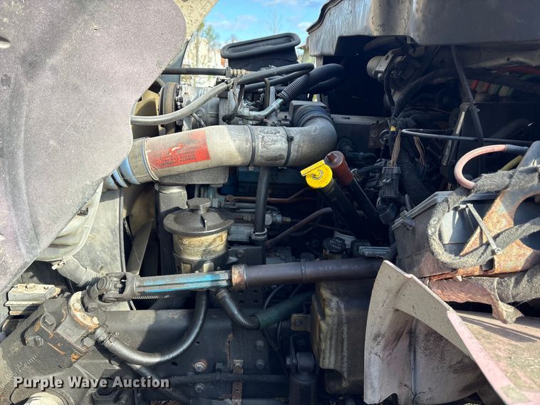 image for item ET8602 2003 International MA025 truck cab and chassis