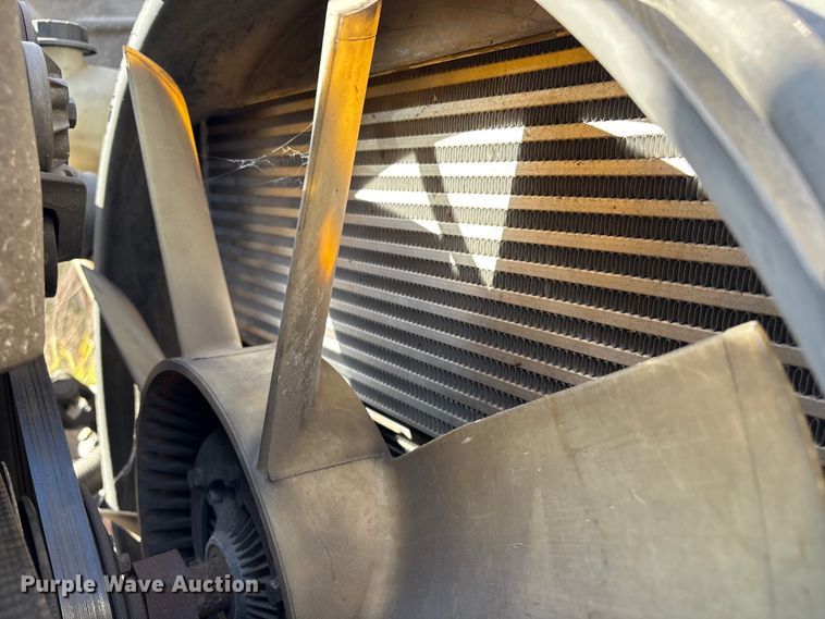 image for item ET8602 2003 International MA025 truck cab and chassis