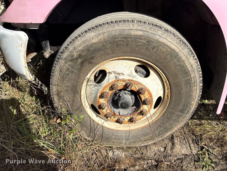 image for item ET8602 2003 International MA025 truck cab and chassis