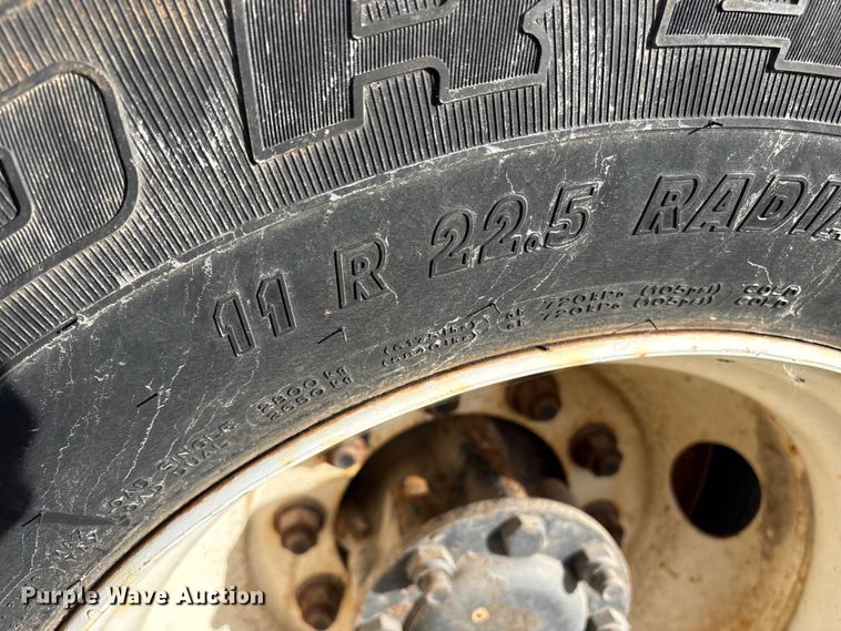 image for item ET8602 2003 International MA025 truck cab and chassis