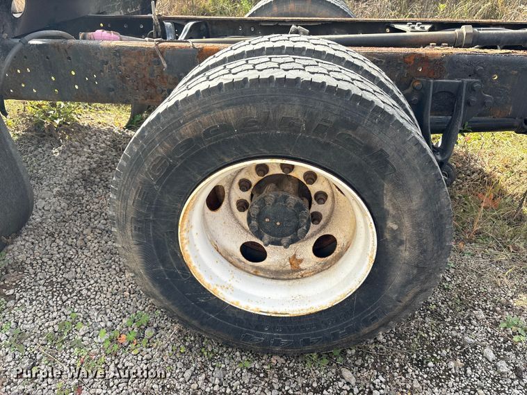 image for item ET8602 2003 International MA025 truck cab and chassis