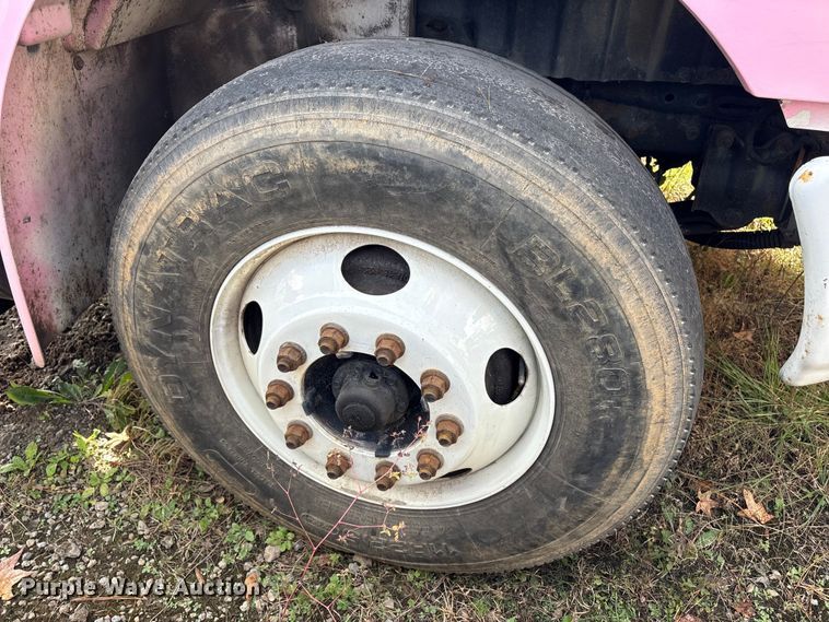 image for item ET8602 2003 International MA025 truck cab and chassis