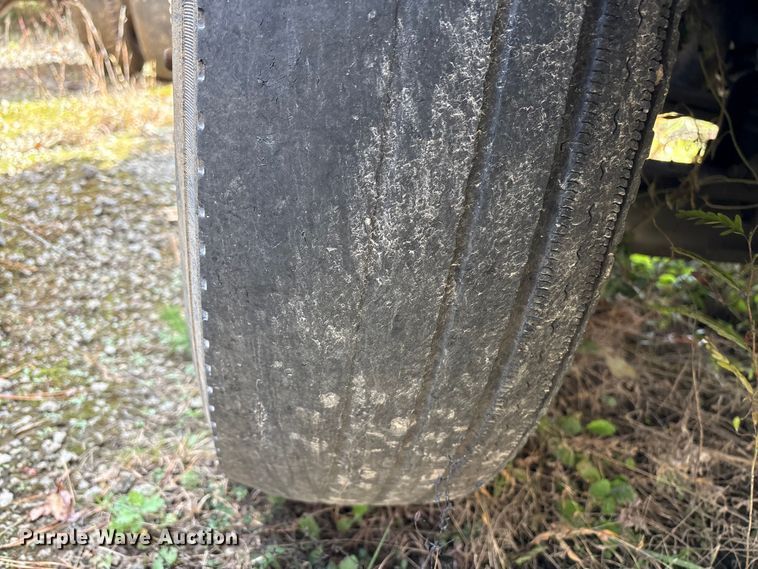 image for item ET8602 2003 International MA025 truck cab and chassis