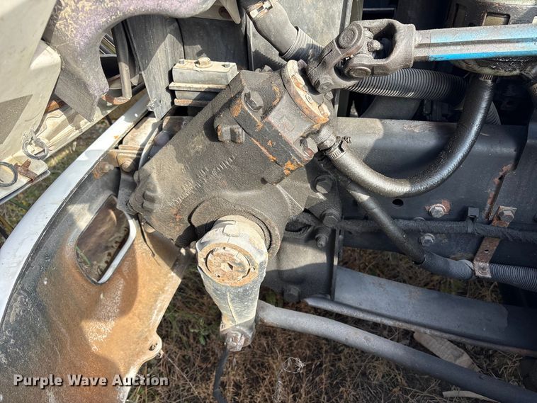 image for item ET8602 2003 International MA025 truck cab and chassis