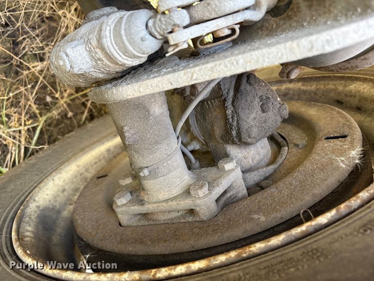 image for item ET8602 2003 International MA025 truck cab and chassis