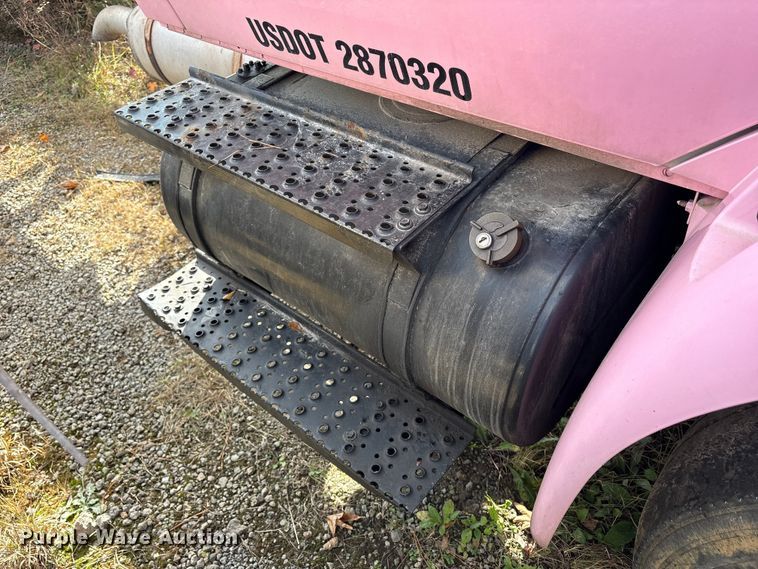 image for item ET8602 2003 International MA025 truck cab and chassis