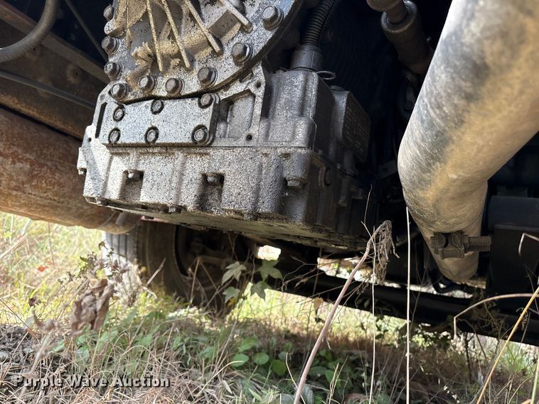 image for item ET8602 2003 International MA025 truck cab and chassis