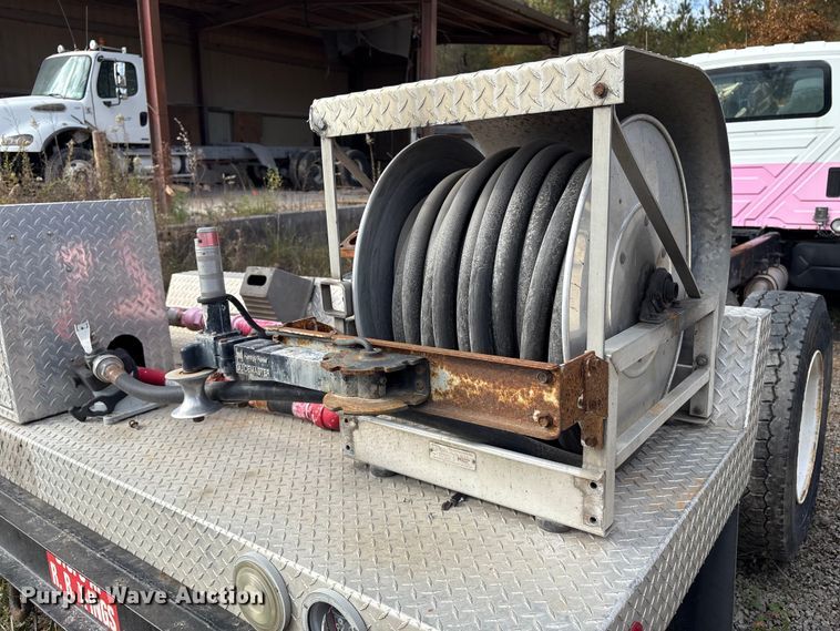 image for item ET8602 2003 International MA025 truck cab and chassis