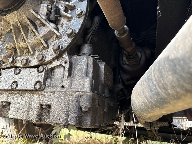 image for item ET8602 2003 International MA025 truck cab and chassis