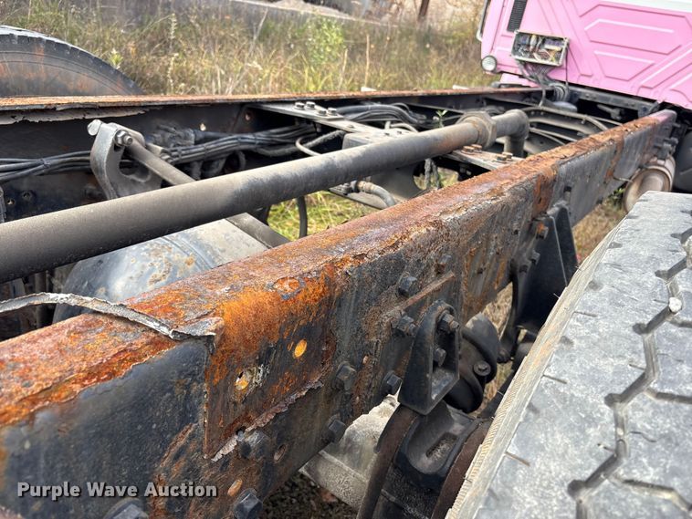 image for item ET8602 2003 International MA025 truck cab and chassis