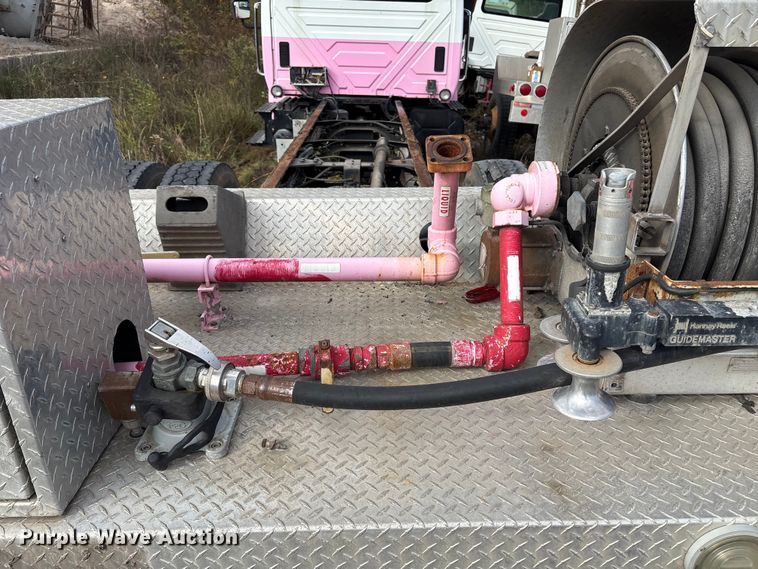 image for item ET8602 2003 International MA025 truck cab and chassis