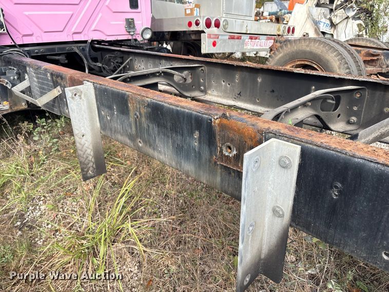 image for item ET8602 2003 International MA025 truck cab and chassis