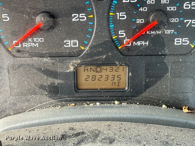 image for item ET8602 2003 International MA025 truck cab and chassis