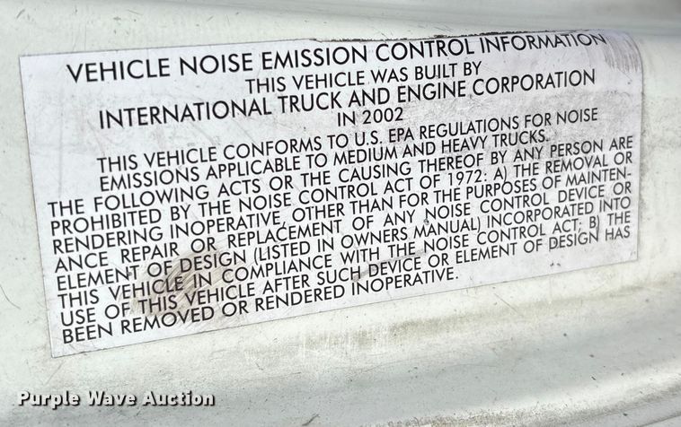 image for item ET8602 2003 International MA025 truck cab and chassis