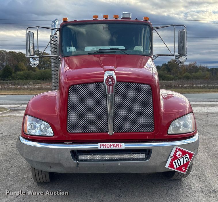 image for item ET8603 2018 Kenworth T370 truck cab and chassis