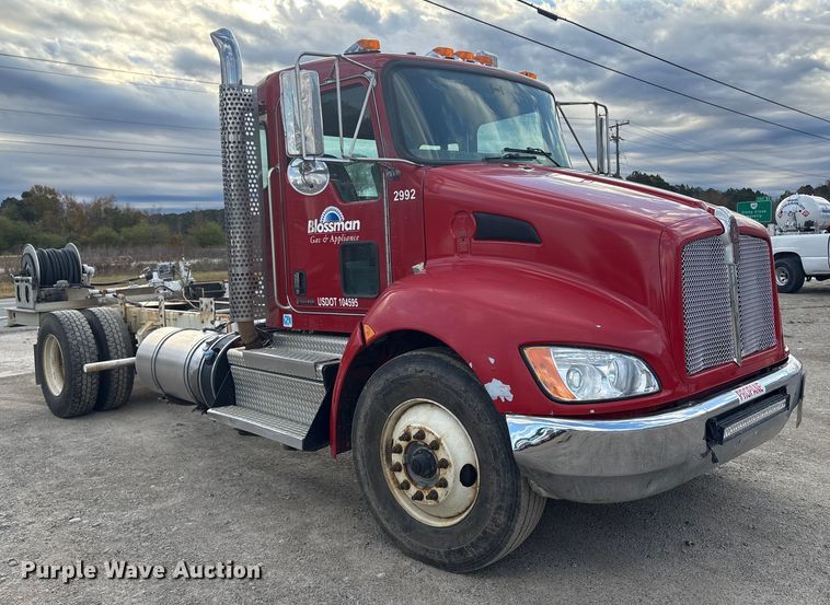 image for item ET8603 2018 Kenworth T370 truck cab and chassis