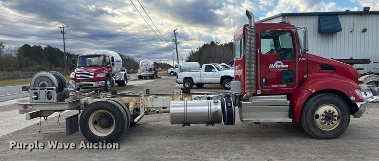 image for item ET8603 2018 Kenworth T370 truck cab and chassis