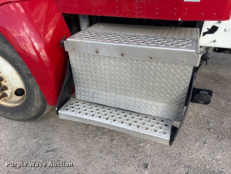 image for item ET8603 2018 Kenworth T370 truck cab and chassis