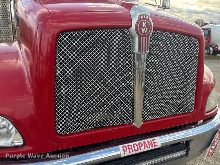 image for item ET8603 2018 Kenworth T370 truck cab and chassis