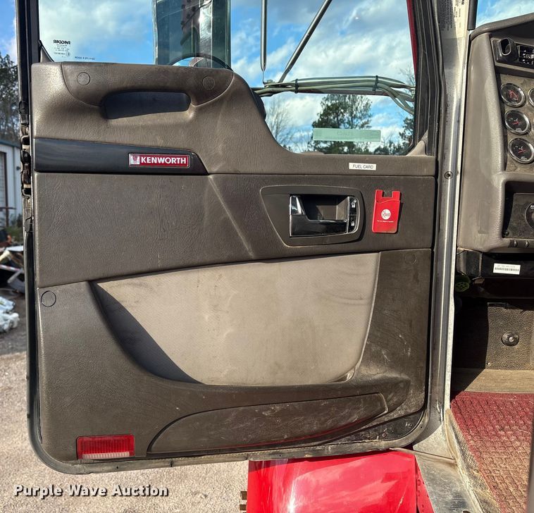 image for item ET8603 2018 Kenworth T370 truck cab and chassis