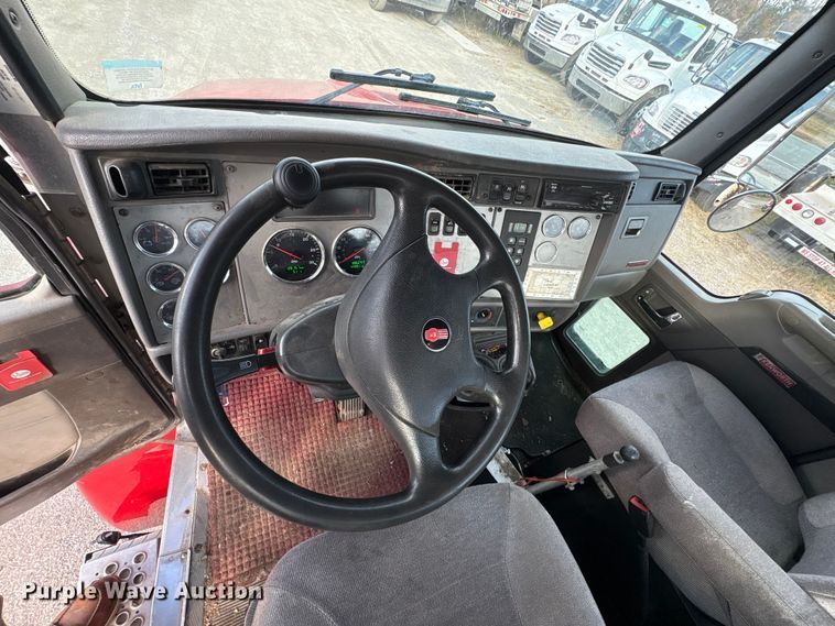 image for item ET8603 2018 Kenworth T370 truck cab and chassis