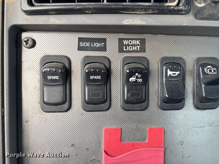 image for item ET8603 2018 Kenworth T370 truck cab and chassis