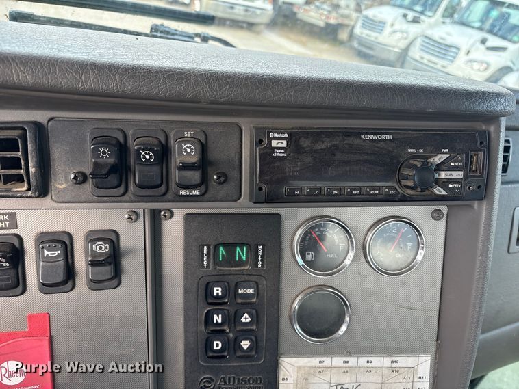 image for item ET8603 2018 Kenworth T370 truck cab and chassis